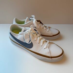 NEW Nike Women’s Court Legacy - Sz 10